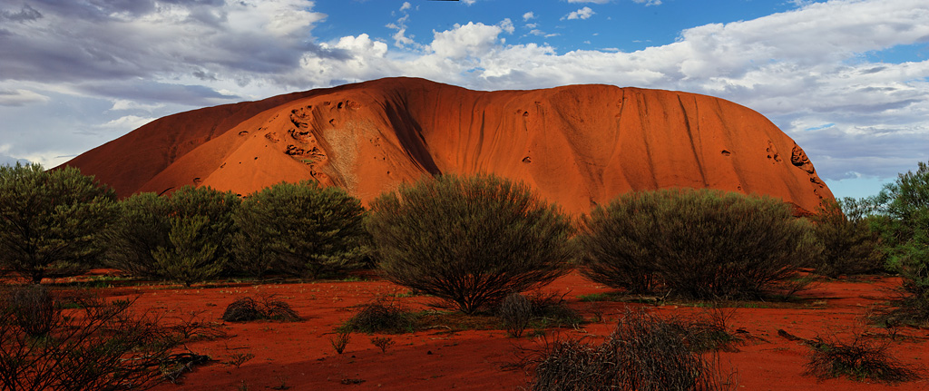 Uluru_clouds_2