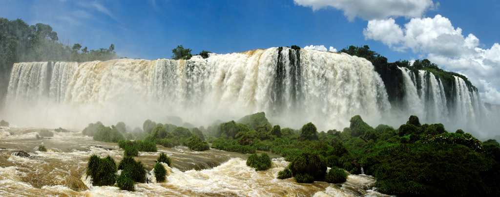 Iguazu_Falls_from_Brazil_-_Salto_Floriano_2