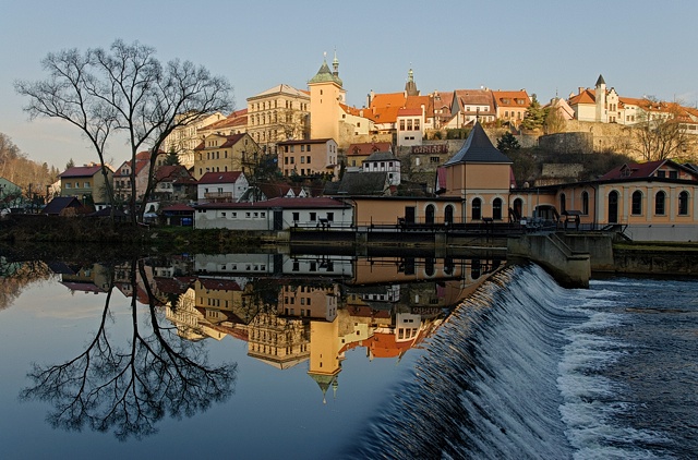 Loket mirroring in river Ohře