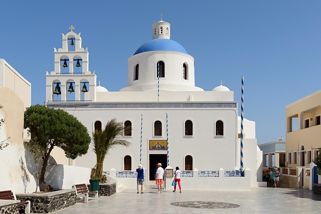 Ekklisia Agios Artemios in Oia, Santorini, Greece